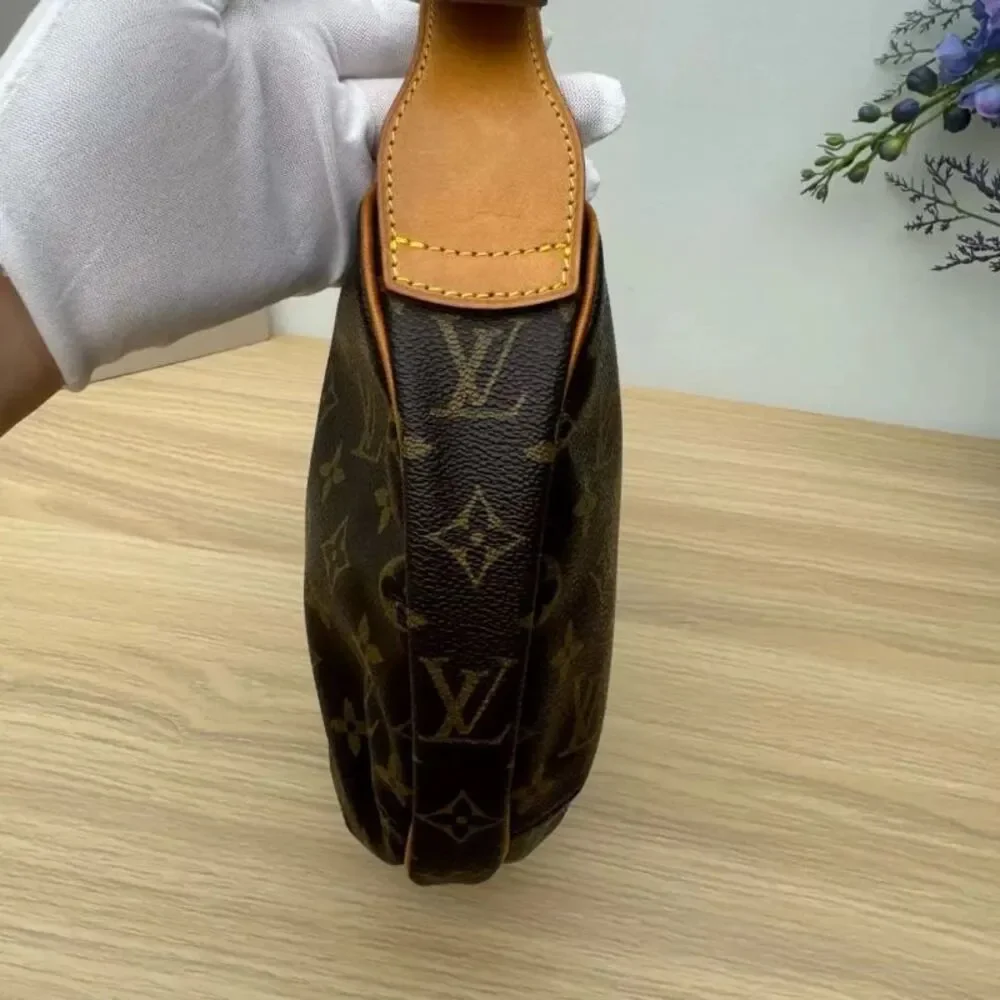 Louis Vuitton Women Pre-Loved Bag Very Good Condition